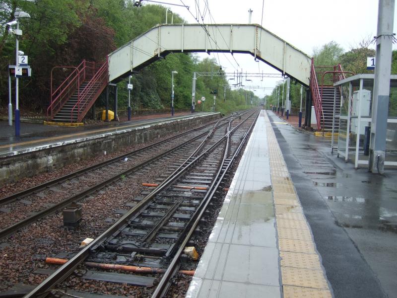 BISHOPTON STN: BISHOPTON STN BEFORE THE CROSSOVER & CONNECTION REMOVED APR 2011 Photo of BISHOPTON STN