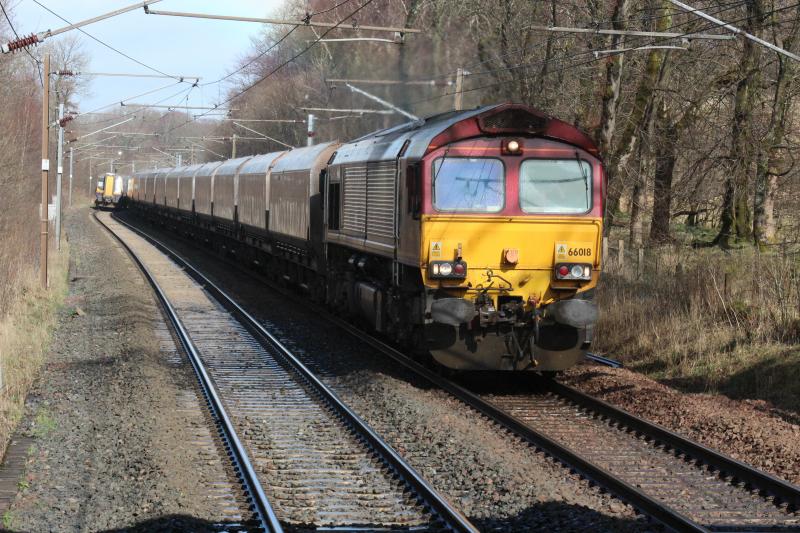 longannet empties: 66018 on 4j06 to hunterston about to pass lochwinnoch. Photo of longannet empties