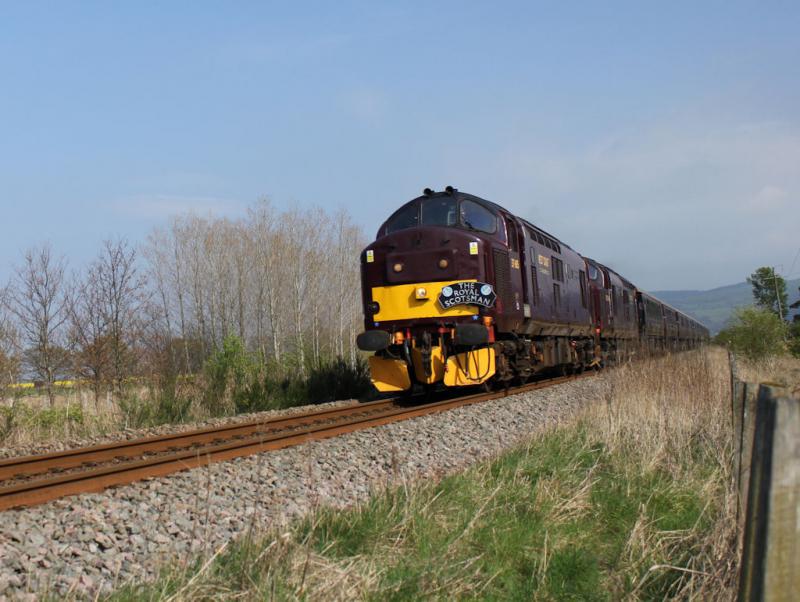 1H79_Royal Scotsman to Keith: Passing Bridge of Earn 28/04 Photo of 1H79_Royal Scotsman to Keith