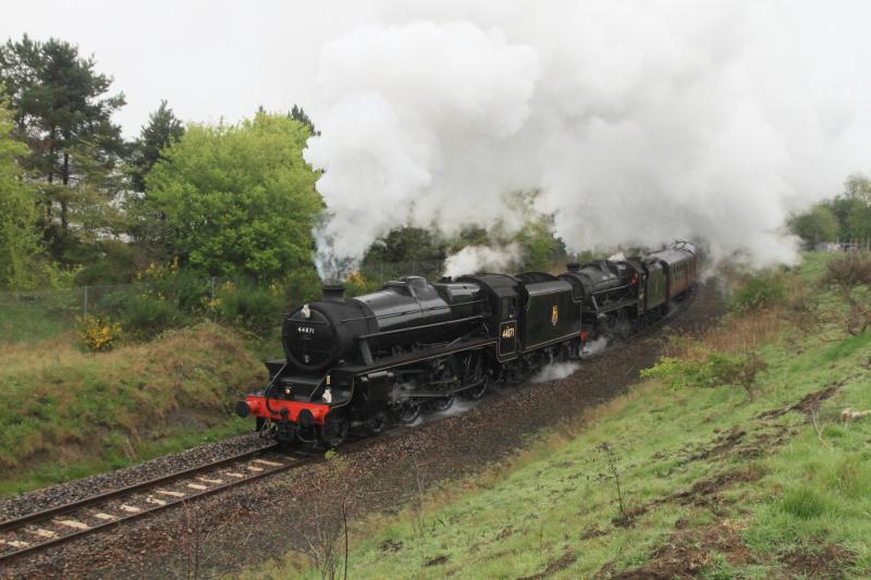 5Z25: 44871 + 45407 leaves a trail of steam on 5Z25 07.53 Craigentinny to Waverley between Brunstane & Niddrie West Jct in less than ideal weather on 30/04/2014. Photo of 5Z25