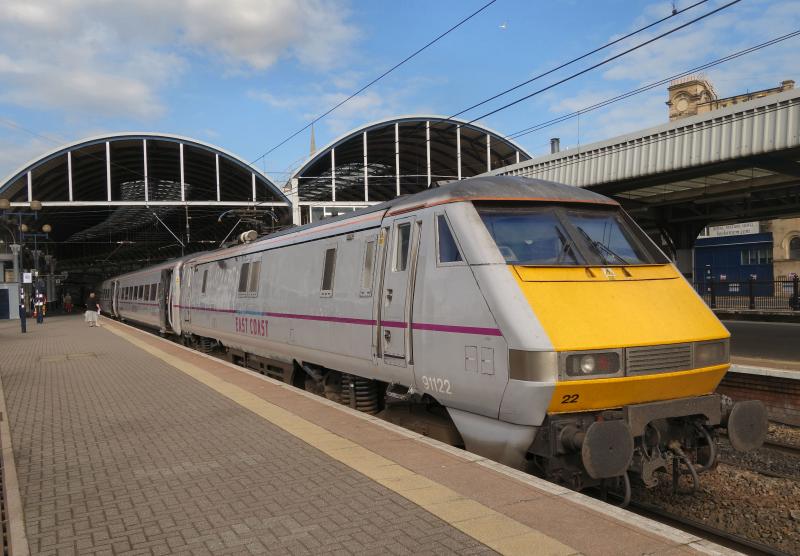91122 at Newcastle after arrival with 1E06: 91122 at Newcastle after arrival with 1E06 from Edinburgh. Photo of 91122 at Newcastle after arrival with 1E06