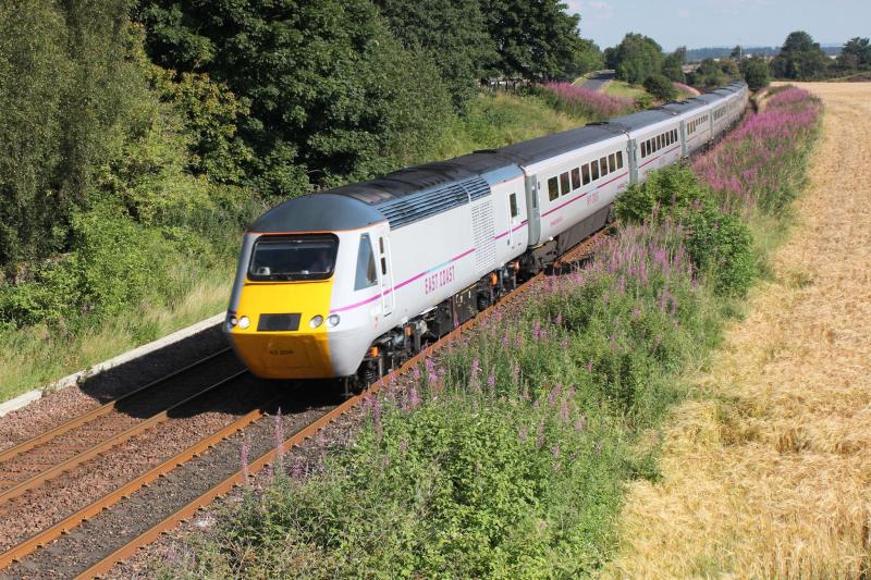 1E13 - Highland Chieftain - 25/07: Newly painted EC64 set plus matching power cars in the sun Photo of 1E13 - Highland Chieftain - 25/07