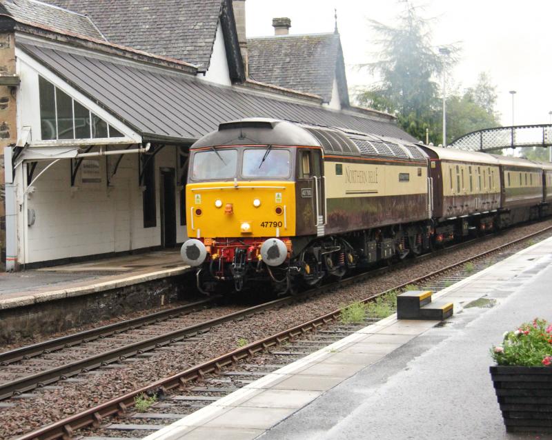 1Z20 - KGX - INV - Northern Belle - 47790 leading : Dunkeld & Birnam Photo of 1Z20 - KGX - INV - Northern Belle - 47790 leading