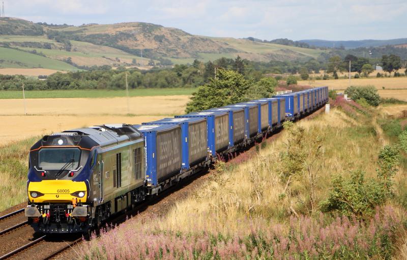 68005 at Forteviot: DRS Class 68005 'Defiant' heads the 4D47 Inverness-Mossend Stobart Rail Intermodal through Forteviot Photo of 68005 at Forteviot