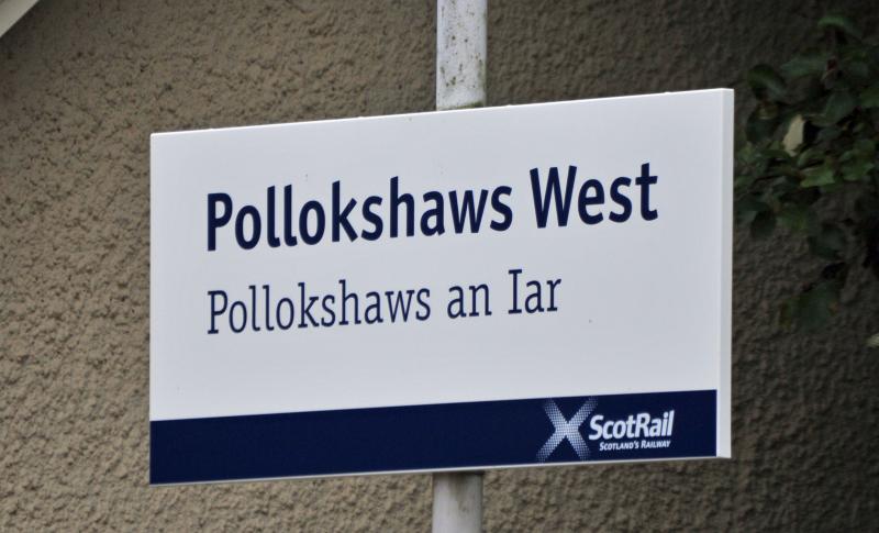 Shaws West Gaelic Tag: Hi
Pollokshaws West Station Platform Signage has had Gaelic ISUM added. Not quite sure but very recent picture taken 29th Oct 2014 Photo of Shaws West Gaelic Tag