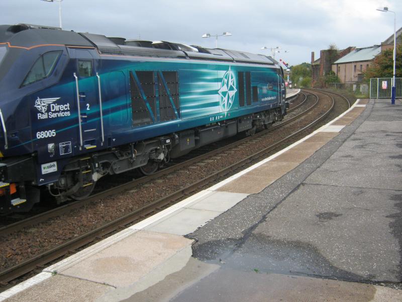 68 at Arbroath: 68005 Defiant at Arbroath with the 4A13 Grangemouth-Aberdeen. Photo of 68 at Arbroath