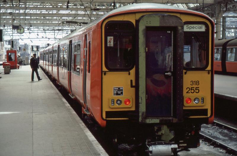 318255: 318255 at Central. Photo of 318255