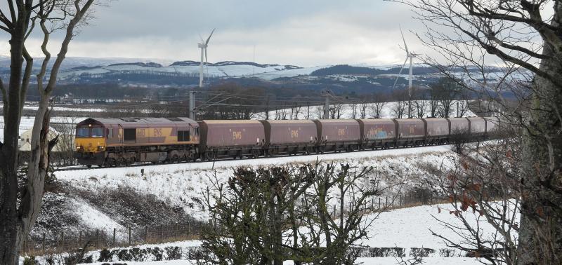 6G07 rescue (1): 66113 grinds to a halt just outside Hunterston with 6G07 to Longannet on 17th Jan 2015 Photo of 6G07 rescue (1)