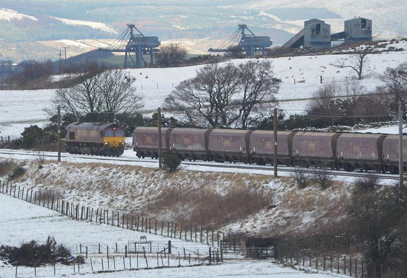 6G07 rescue (2): A Class 66 summoned from Hunterston is attached to the rear of the failed 6G07on 17th Jan 2015 Photo of 6G07 rescue (2)