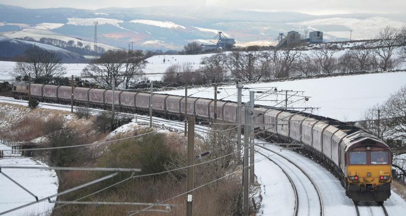 6G07 rescue (3): 6G07 is dragged wrong line back to Hunterston after failing shortly after departure on Jan 17th 2015 Photo of 6G07 rescue (3)