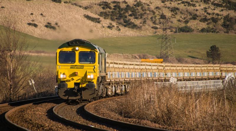 66601: 66601 crosses the river Earn at Forgandenny. 08/02/15 Photo of 66601