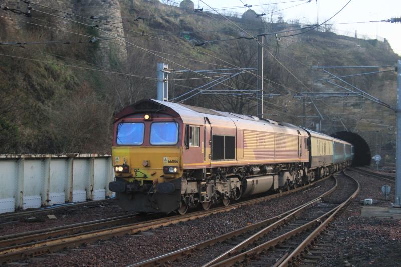 5Z70: 66086 leading 66232 on 5Z70 07.55 Craigentinny to Edinburgh Waverley leaving Calton Tunnel North on 15-02-2015 Photo of 5Z70