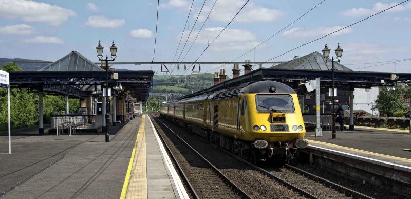 FIRST HST THRO DUMBARTON CENTRAL 30.5.14.jpg: Photo of FIRST HST THRO DUMBARTON CENTRAL 30.5.14.jpg