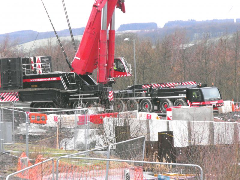 Mammoet crane builds aqueduct: Photo of Mammoet crane builds aqueduct
