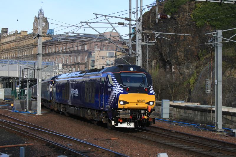 5K19: 68006 on 5K19 08.47 Edinburgh Waverley to Motherwell Drs leaving platform 2 Waverley on 02/04/2015 Photo of 5K19