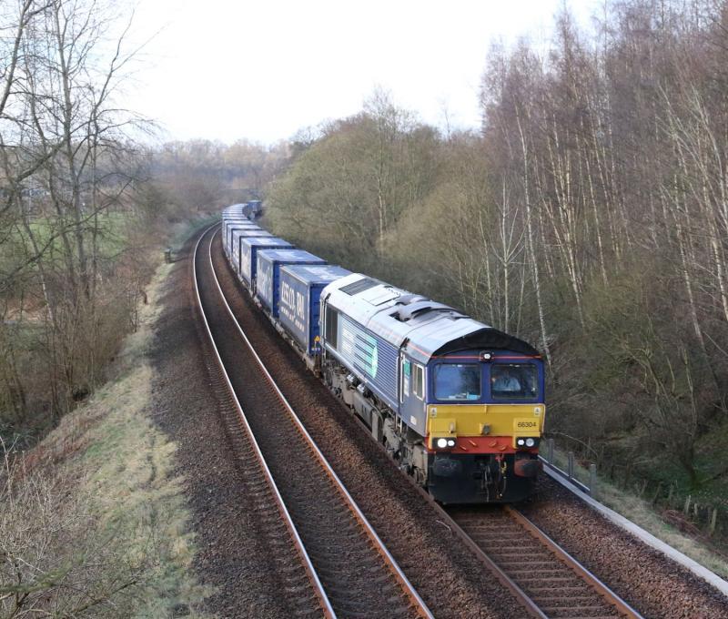 66304_late running 4H47: Thru luncarty with a toot & a wave 07/04 Photo of 66304_late running 4H47