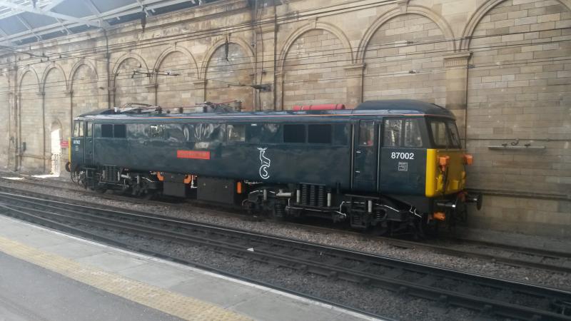 87002: 87002 sits in the Klondike at Waverley 15/4/15 Photo of 87002