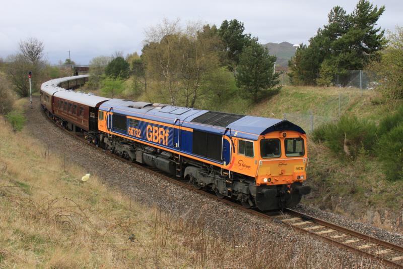 5Z66 on the Sub: 66732 on 5Z66 13.02 Boness to Craigentinny between Niddrie West Jct & Brunstane running early on 19/04/2015 Photo of 5Z66 on the Sub