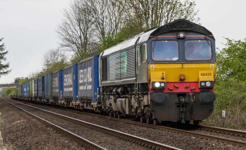 66425: 66425 on 4A13 passes Forgandenny. 27/04/15 Photo of 66425