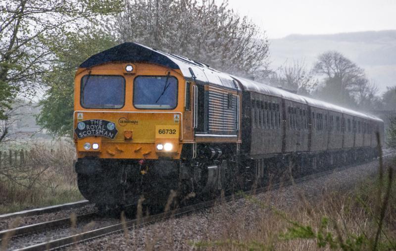 66732: 66732 on The Royal Scotsman again today. Seen passing Bridge of Earn in a rainstorm. 27/04/15. Photo of 66732