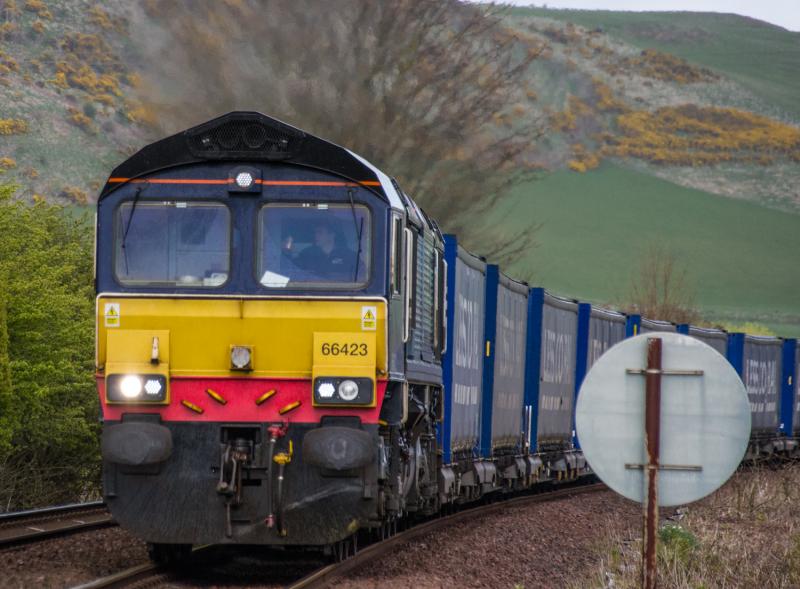 66423: 66423 heads south at Forgandenny. 28/04/15.
Photo of 66423