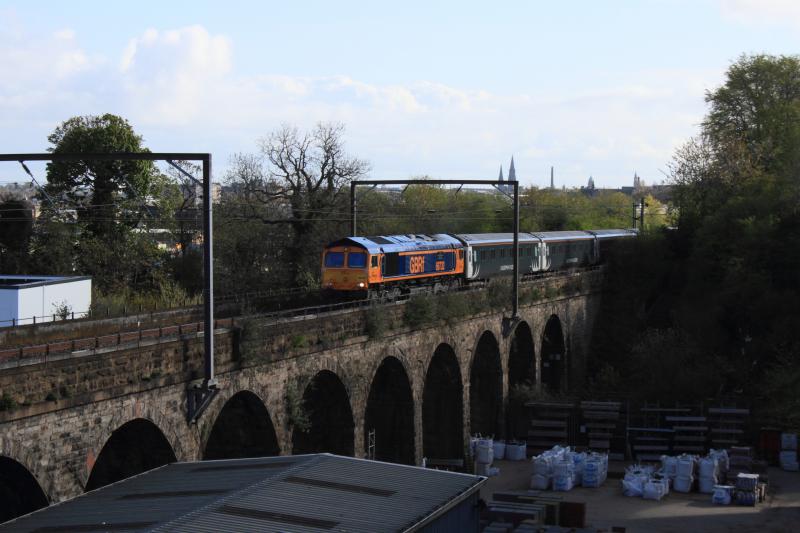 5B26 on Slateford Viaduct: 66732 on 5B26 08.18 Edinburgh to Polmadie crossing Slateford Viaduct on 02/05/2015 Photo of 5B26 on Slateford Viaduct