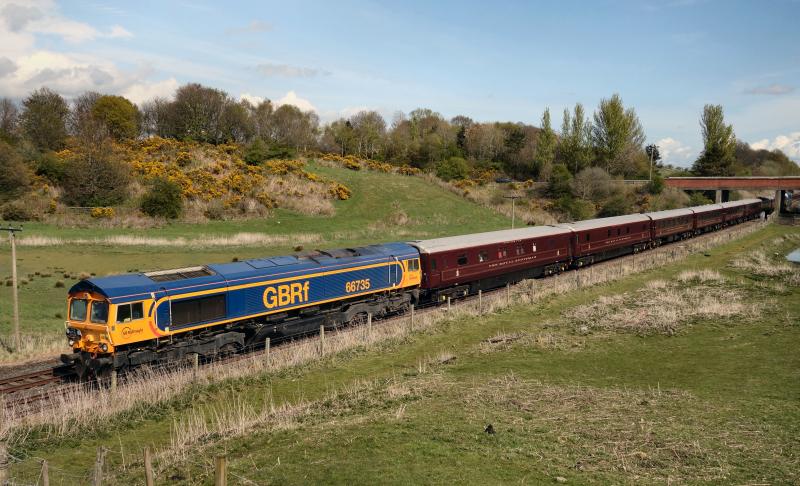 66735 passes Lathallan with 1H85 for Fort William.: 66735 passes Lathallan with 1H85 for Fort William. Photo of 66735 passes Lathallan with 1H85 for Fort William.