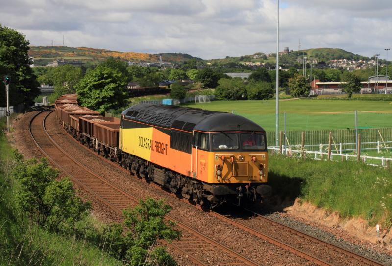 56113: 56113 topn tail with 60087 on 6K10 10.00 Newbridge to Millerhill passing Peffermill playing fields on 07/06/2015 Photo of 56113