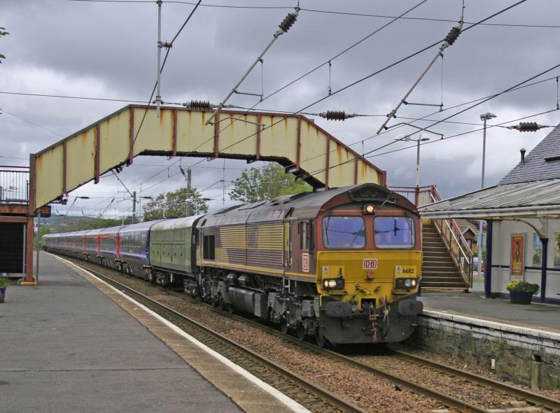 DBS 66112 on 5Z43 ex Wabtec Ltd. to Laira south through Prestwick Town on 19-06-15.jpg: Using NVAs 96606/02 as barrier vehicles Photo of DBS 66112 on 5Z43 ex Wabtec Ltd. to Laira south through Prestwick Town on 19-06-15.jpg