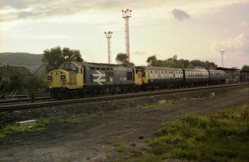 Tractor Drag: 37035 arrives at Craigentinny hauling a hybrid 104/101 DMU formation. September 1988. Photo of Tractor Drag