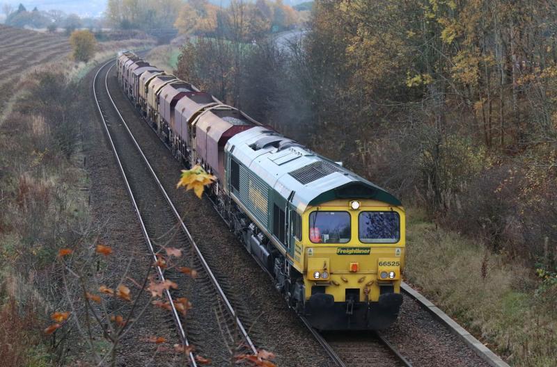 66525 leading 6K10 - Mossend - Dingwall: Passing Luncarty monday Photo of 66525 leading 6K10 - Mossend - Dingwall
