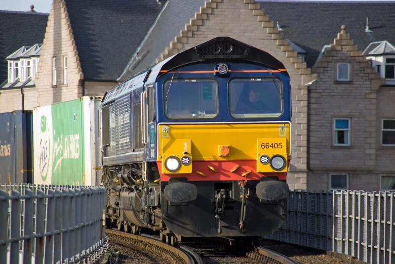 66405: 66405 crosses the Tay at Perth. Photo of 66405