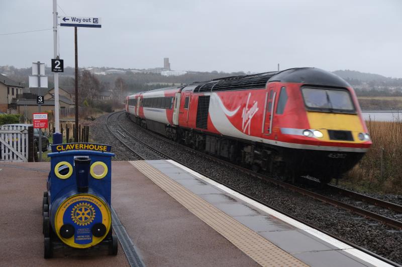 1E15 at Invergowrie: 1E15 0947 Aberdeen to London Kings Cross sweeps through Invergowrie on 7th February 2016. Fife engineering work caused diversion via Perth, Stirling and Falkirk Grahamston. Photo of 1E15 at Invergowrie