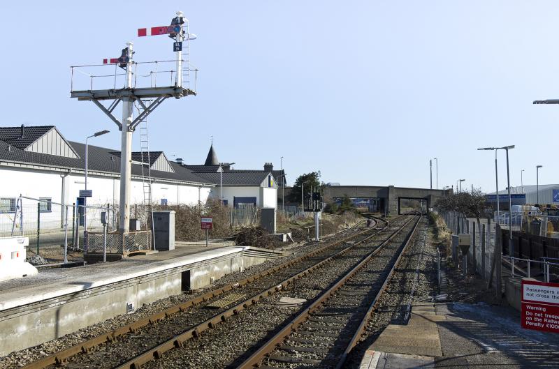 EL15 AND REPLACEMENT SIGNAL ELGIN 28.2.16.jpg: Photo of EL15 AND REPLACEMENT SIGNAL ELGIN 28.2.16.jpg