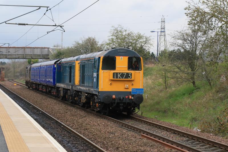 5Z51: 20142 + 20189 with 2 barrier coaches +37611 pass Brunstane on the 08.10 5Z51 Carlisle to Craigentinny on 15/04/2016 Photo of 5Z51