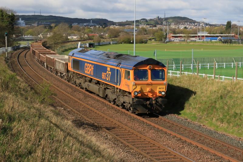 6K50: 66737 on 6K50 07.50 North Queensferry to Carlisle N.Y. via the Fife circle & Millerhill passing Peffermill Playing Fields on 24/04/2016 Photo of 6K50