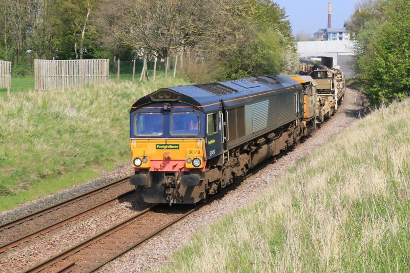 6K40: 66419 on 6K40 09.10 Montrose to Mossend passing Pefferjmill Playing Fields on 08/05/2016 Photo of 6K40