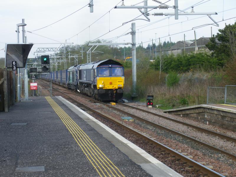 DRS 66/68 Combo: Delayed by a day following failure, 66422 hauls dead 68023 and 4D47 through Cumbernauld 08May16 Photo of DRS 66/68 Combo