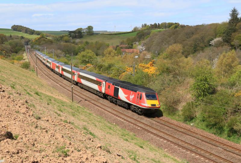 1E15 looking North at Houndwood: 43309 + 43308 on 1E15 09.52 Aberdeen to Kings Cross passing Houndwood on 14/05/2016 Photo of 1E15 looking North at Houndwood