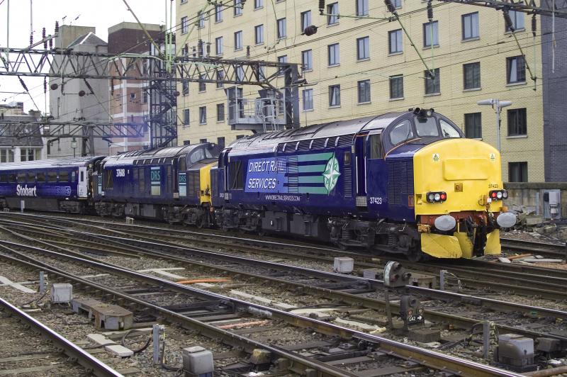 37423 and 608: 37423 and 608 on rear of Stobart Pullman ecs arriving Glasgow Central 13/07/08. Photo of 37423 and 608