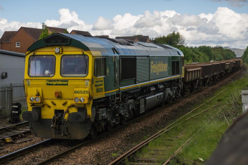 66525 passes Larbert with 6K15 for Mossend. 22.5.16: 66525 passes Larbert with 6K15 for Mossend. 22.5.16 Photo of 66525 passes Larbert with 6K15 for Mossend. 22.5.16