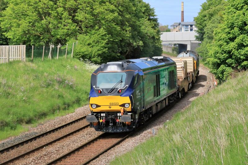 6M50 at Peffermill Playing Fields: 68023 topn tail with 37259 on 6M50 15.12 Torness to Carlisle Kingmoor passing Peffermill Playing Fields on 02/06/2016 Photo of 6M50 at Peffermill Playing Fields