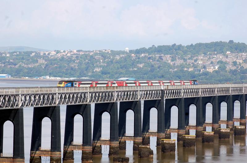 43060 & 43064 1E15: A colourful combo on a typical Dundee summer day nears Tay Bridge South working 1E15 09:52 Aberdeen - KX. 7/6/2016 Photo of 43060 & 43064 1E15
