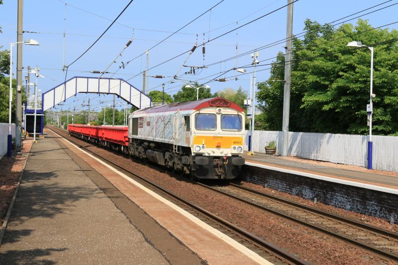66721 0n 6S48: 66721 on 6S48 10.11 Tyne Yard to Mossend passing through Slateford on 09/06/2015 Photo of 66721 0n 6S48