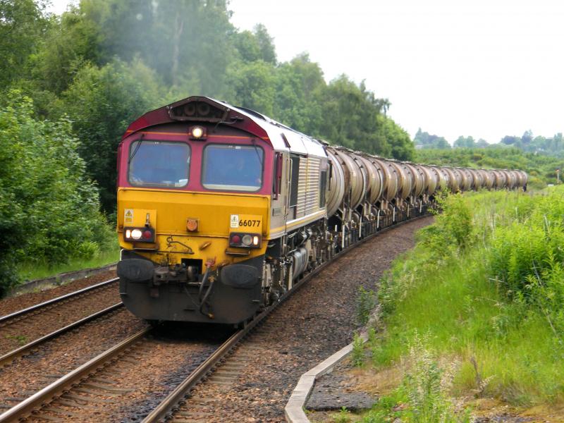 6D84 at Gleneagles: The '6D84' freight from Dundee, struggling south to Mossend, with a trailing load of 1600 tonnes, on an overcast morning. Photo of 6D84 at Gleneagles