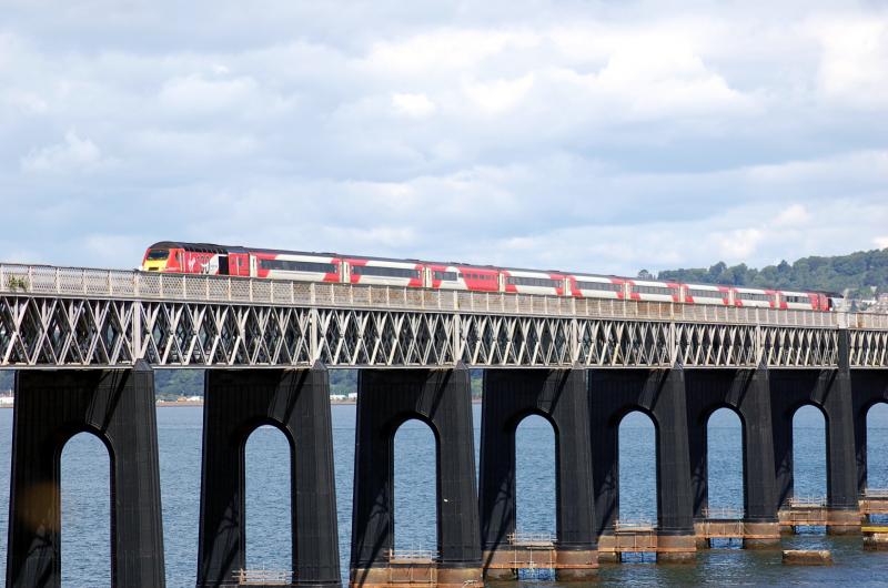 1E15 Tay Bridge South: 43300 leads EC60 and 43238 off the Tay Bridge working 1E15 09:52 Aberdeen - KX. 13/7/2016 Photo of 1E15 Tay Bridge South