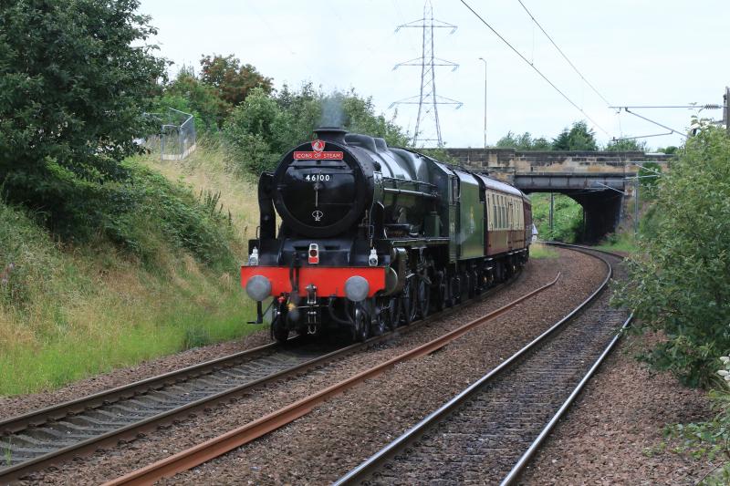 46100 on ECS to Niddrie West Jct: 46100 on 5Z24 15.42 Edinburgh to Edinburgh via Niddrie West Jct stopped between Niddrie North Jct & Brunstane. Train stopped short of Brunstane Station. Photo of 46100 on ECS to Niddrie West Jct