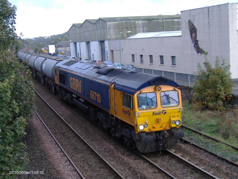 66 710.jpg: 66 710 passes Arbroath with the Aberdeen-Harwich tanks Photo of 66 710.jpg
