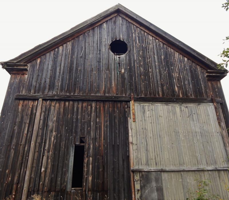 Brora Goods Shed: The original wooden Highland Railway goods shed still stands in fairly good condition. Photo of Brora Goods Shed