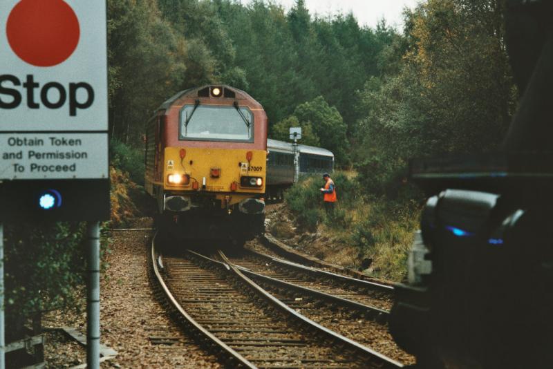 67009 arrives Tulloch 14/10/06: Photo of 67009 arrives Tulloch 14/10/06